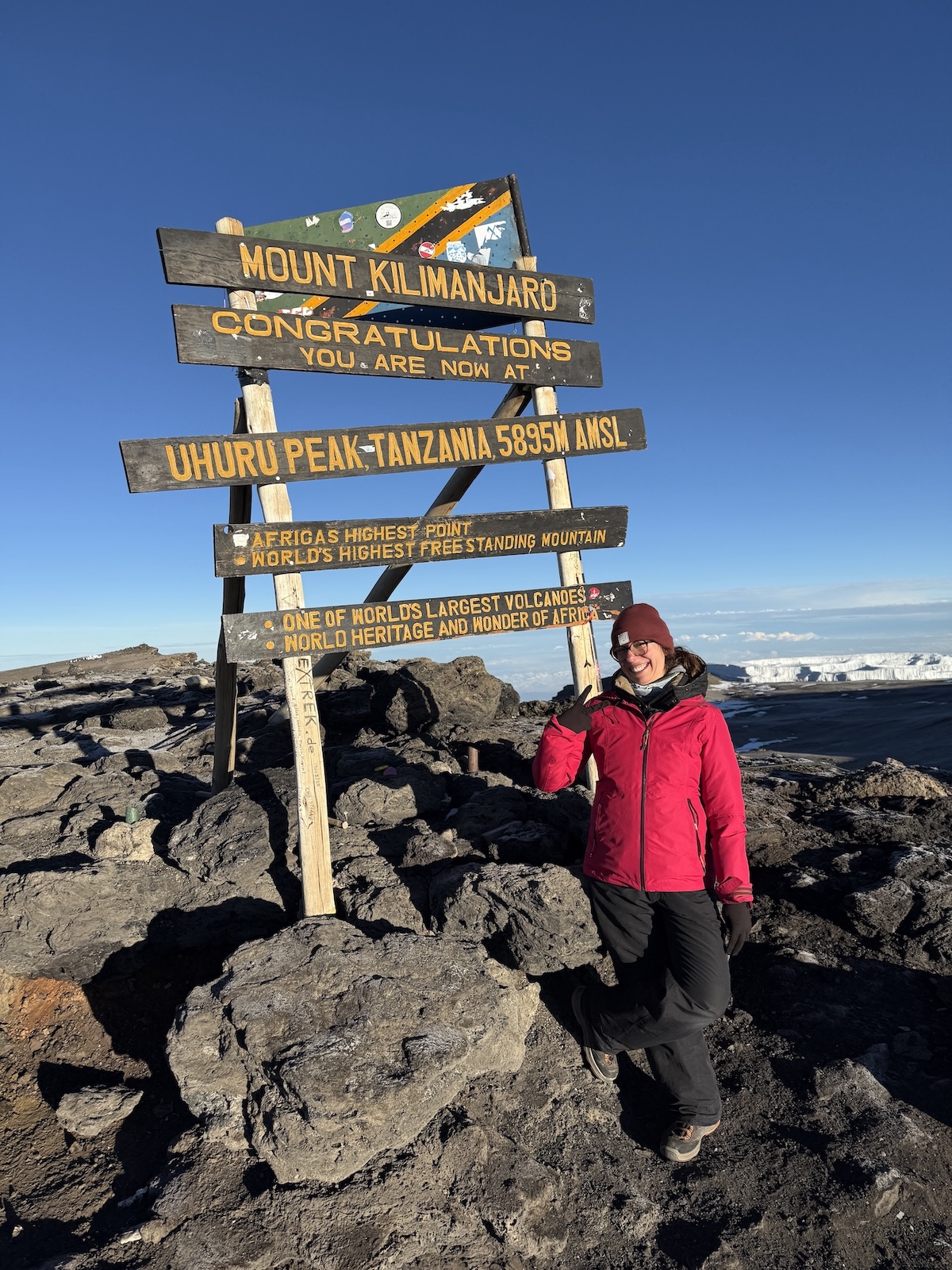 Photo de Marcy au sommet du Kilimandjaro